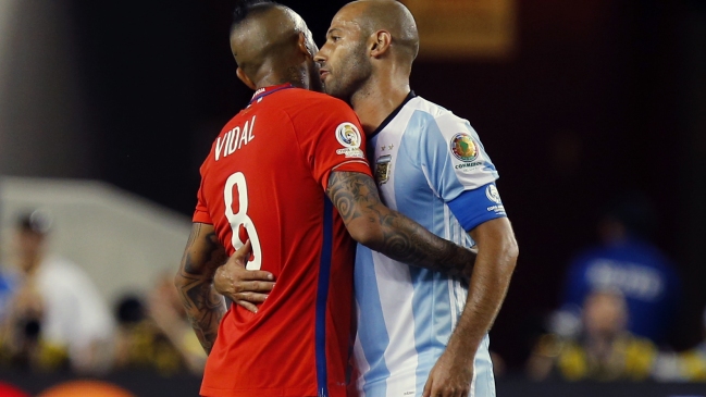 Periodista Martín Liberman encendió Twitter con publicaciones sobre Vidal y Alexis Sánchez