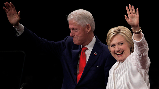 Hillary Clinton se proclamó vencedora de las primarias demócratas