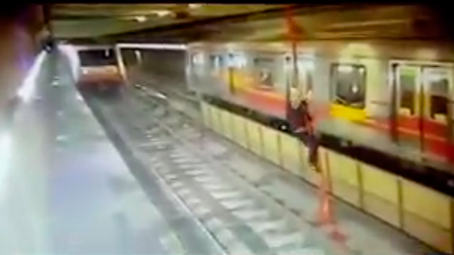 Metro se querellará contra grafiteros detenidos en Estación La Cisterna