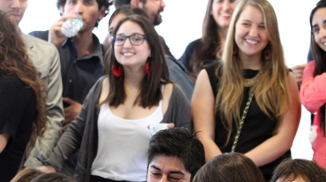 Pasantía en España, el premio del concurso Etecom para estudiantes de periodismo