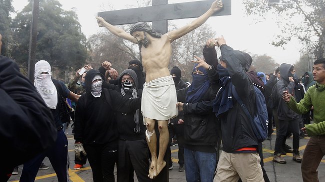 Confech y saqueo a iglesia: 