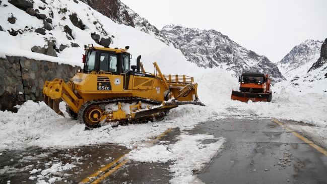 Unos 1.500 camioneros aguardan cruzar por el paso Los Libertadores
