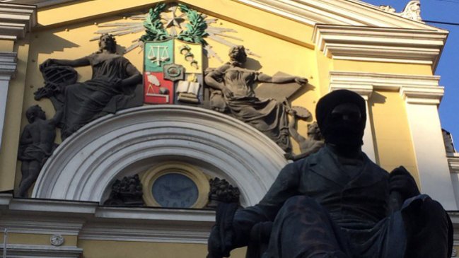 Grupo de estudiantes se tomó la casa central de la Universidad de Chile