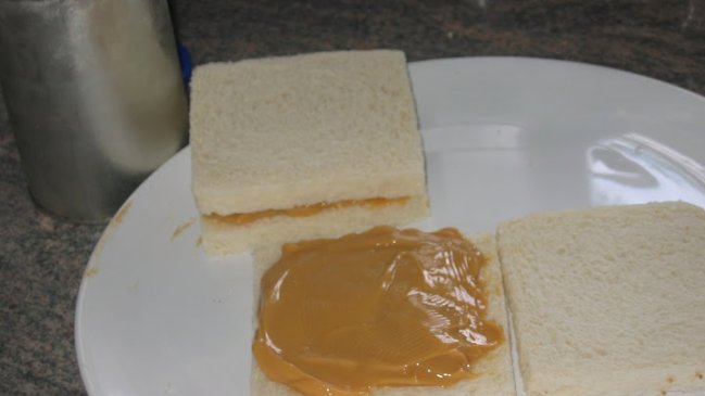 Argentina: Denuncian a profesor por untar dulce de leche en la cara de alumno
