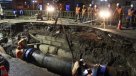 Instalan cañería de 1.500 kilos en lugar de socavón en Providencia