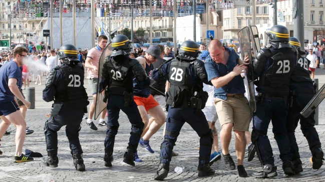 Pelea entre franceses e hinchas norirlandeses dejó siete heridos en Niza