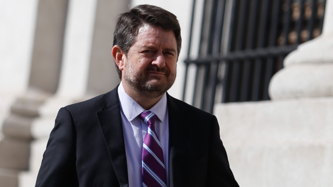 Orrego fustigó nuevos rayados en el Metro: Estos no son artistas, son vándalos