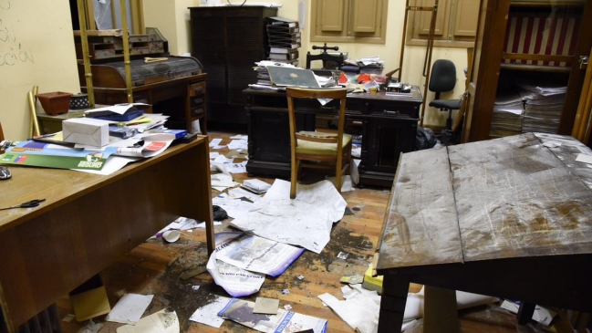 Orrego quiere que apoderados paguen por destrozos y 