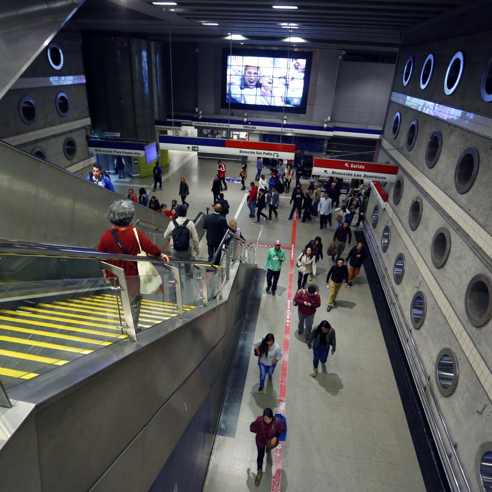 Músico apuñaló a vigilante de Metro tras ser sacado de un tren