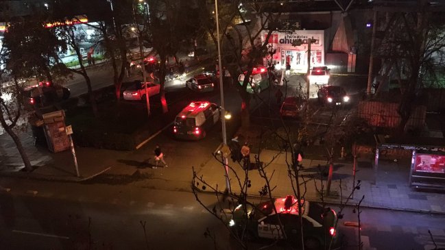 Carabineros indaga intento de robo a farmacia en Santiago centro