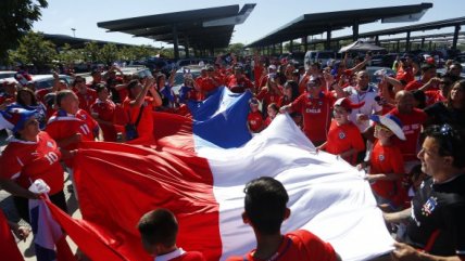 Hinchas chilenos realizan banderazo en la previa del duelo ante Panamá por Copa Centenario