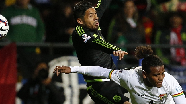 Mexicano Javier Aquino se perderá duelo ante Chile