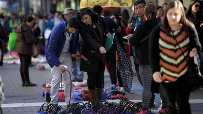 Municipalidad de Concepción multará a quienes compren en el comercio ilegal