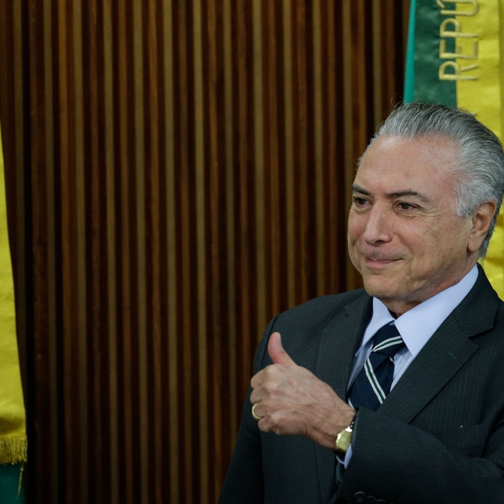 Presidente interino de Brasil fue vinculado a caso corrupción de Petrobras en declaración