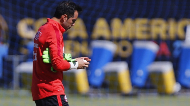 Mentor de Claudio Bravo criticó a los preparadores de arqueros de la selección