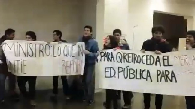 Funas, desalojos y bloqueos marcan nueva jornada de movilización estudiantil