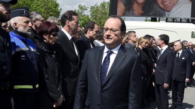 Policía francés negó el saludo a Hollande y Valls en un acto oficial