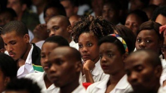 Polémica por becas otorgadas a universitarias vírgenes en Sudáfrica