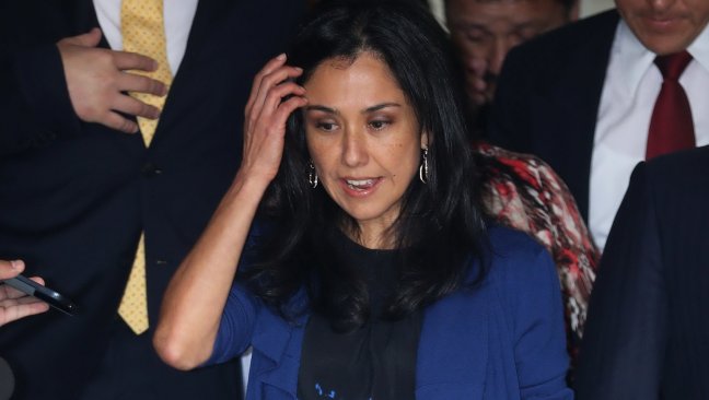 Juez prohibió salir del país a primera dama de Perú por caso de lavado