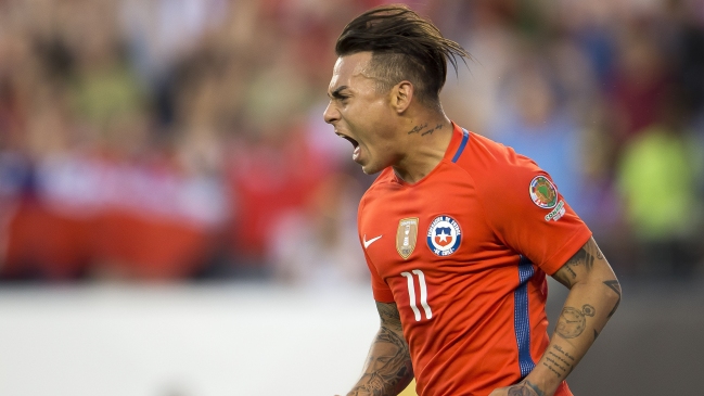 Mamá de Eduardo Vargas está consciente y en buenas condiciones