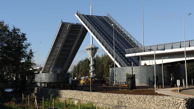 Alcalde por puente Cau Cau: Hay una cadena de errores y se está poniendo paños fríos