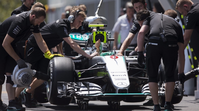 Nico Rosberg logró la pole y Lewis Hamilton largará décimo en Bakú