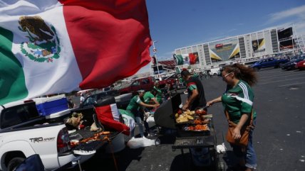 Hinchas mexicanos se tomaron las inmediaciones del Levi's Stadium en la previa al duelo con Chile