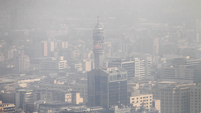 Contaminación en Santiago: Cuatro estaciones marcan índices de emergencia ambiental