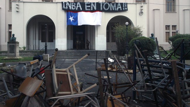 Encuesta Cadem: El 75 por ciento rechaza las tomas de colegios