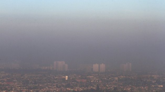 Santiago enfrenta niveles críticos de contaminación del aire