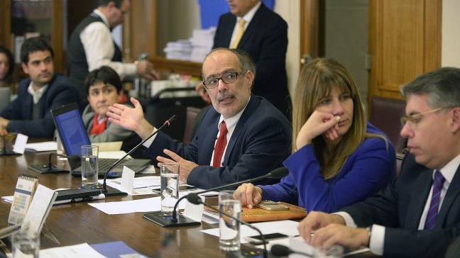 Gobierno aumentó propuesta de sueldo mínimo a 276 mil pesos en dos años