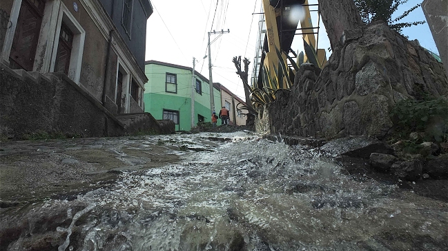 Esval reparó matriz en Cerro Polanco y repondrá servicio antes de medianoche