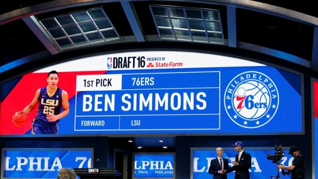Ben Simmons fue elegido en primer lugar por los Sixers en el Draft de la NBA