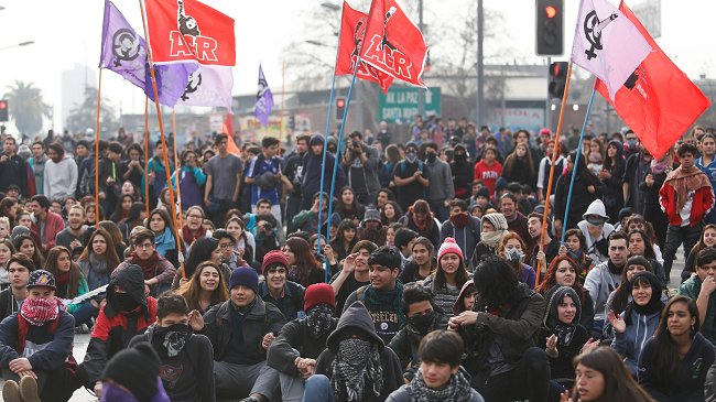 Estudiantes marcharon con la mirada puesta en la reforma a la educación superior