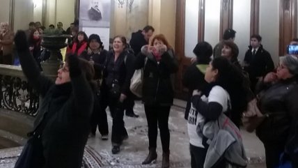 Andha Chile protagonizó toma de la Intendencia Metropolitana