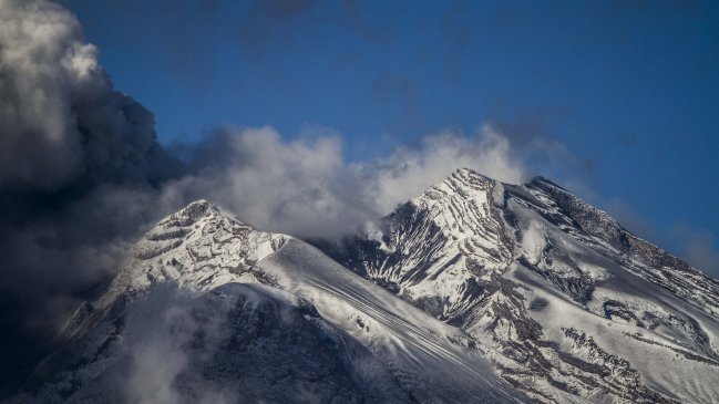 Decretan alerta amarilla por actividad del Volcán Calbuco