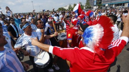 Los hinchas hacen la previa de la final en las afueras del Metlife Stadium