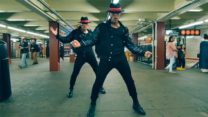   El homenaje de Power Peralta a Michael Jackson en el Metro de Nueva York 