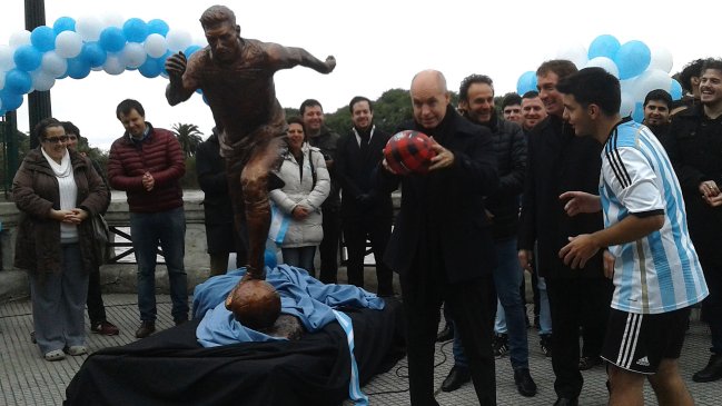  Se inauguró estatua de Messi en Buenos Aires  