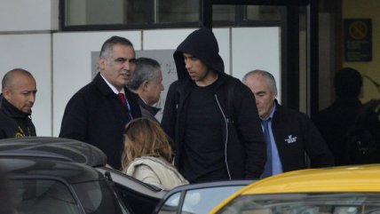 Claudio Bravo encabezó la llegada de los seleccionados a Chile