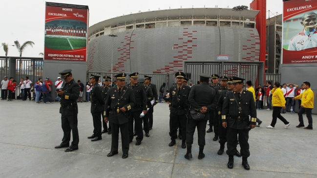 Perú prohibió las concentraciones de hinchas antes y después de los partidos
