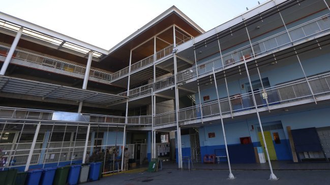 Dos colegios de la Región Metropolitana adelantarán sus vacaciones de invierno