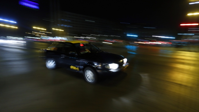 Robo de taxi terminó con balacera en el centro de Santiago