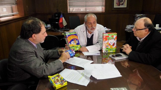 Ley Etiquetado: Girardi y Conadecus estudian acción contra Nestlé y Kellogg's