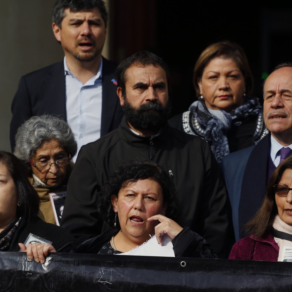 Agrupaciones emplazan al Gobierno a terminar con beneficios para violadores de DDHH