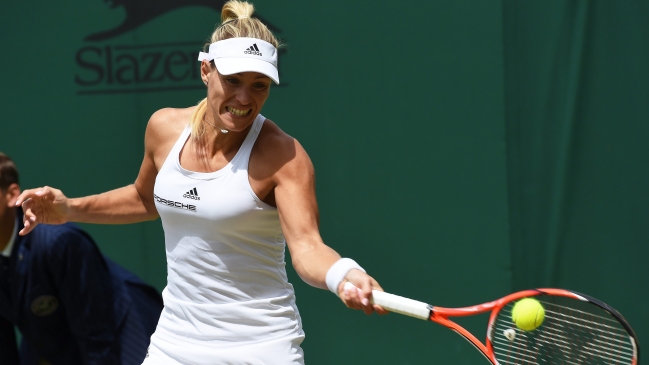 Angelique Kerber y Simona Halep avanzaron a octavos de final en Wimbledon