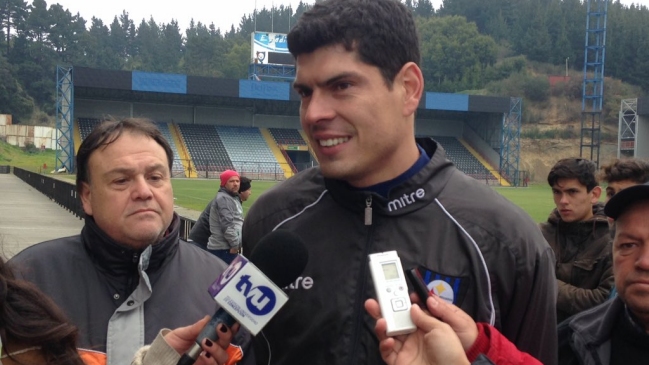 Huachipato oficializó incorporación del portero boliviano Carlos Lampe