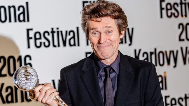 Willem Dafoe recibe el Globo de Cristal en Karlovy Vary por su trayectoria