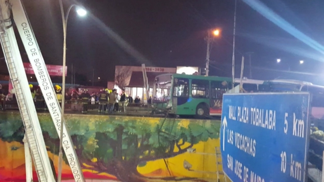 Colisión entre buses del Transantiago dejó una persona fallecida