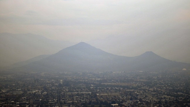 Gobierno oficializa que prohibirá uso de leña en Santiago desde 2017